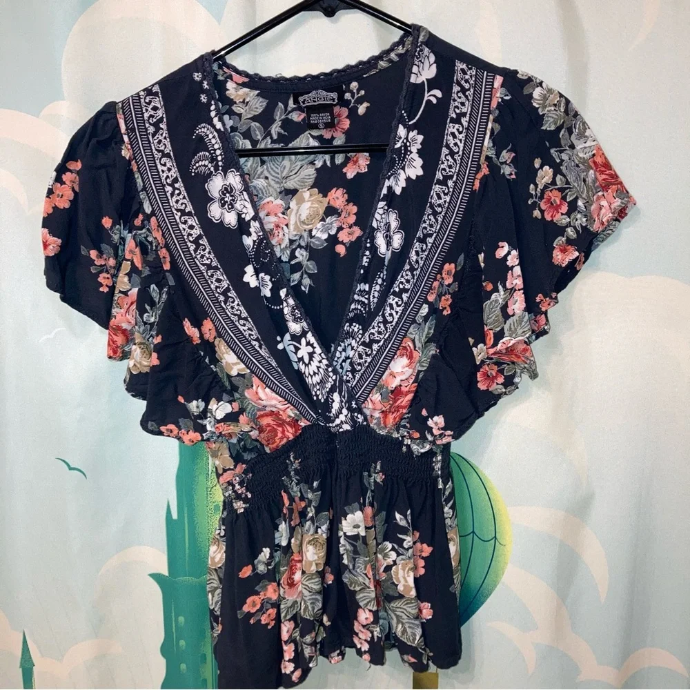 2/$15!! 3 Size Small Tops!! READ!! - Picture 7 of 7